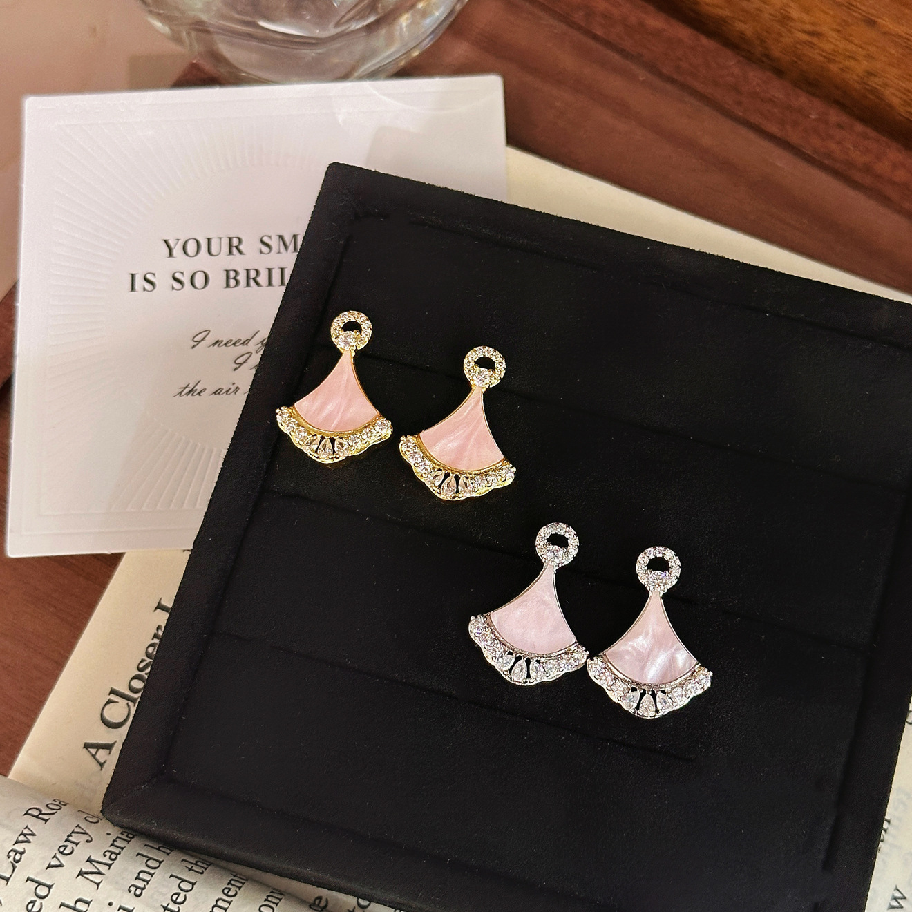French Elegant Court-Style High-end Ancient Fan-shaped Shell Dress Earrings image 1