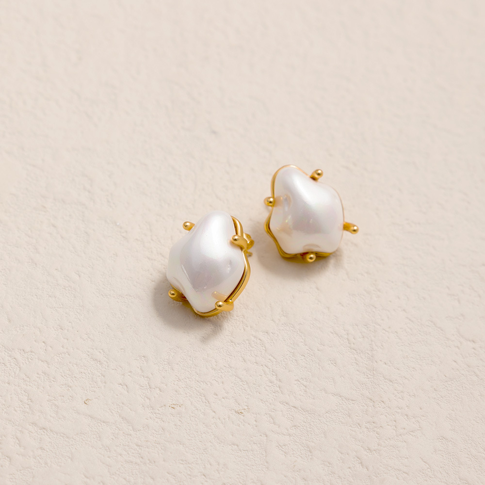Luxurious Exclusive Minimalist High-end Irregularly-shaped Cloud Pearl Lustrous Stud Earrings image 4