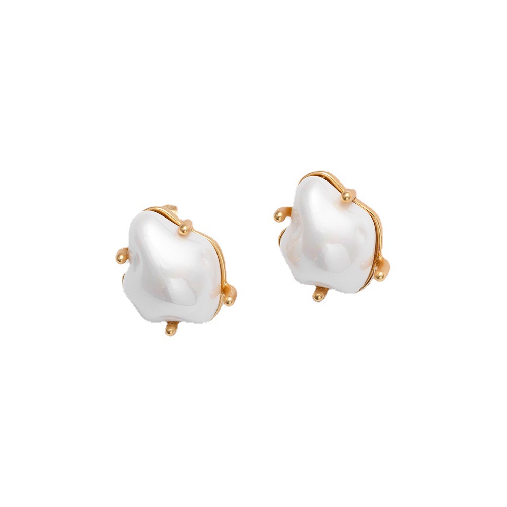 Luxurious Exclusive Minimalist High-end Irregularly-shaped Cloud Pearl Lustrous Stud Earrings image 1