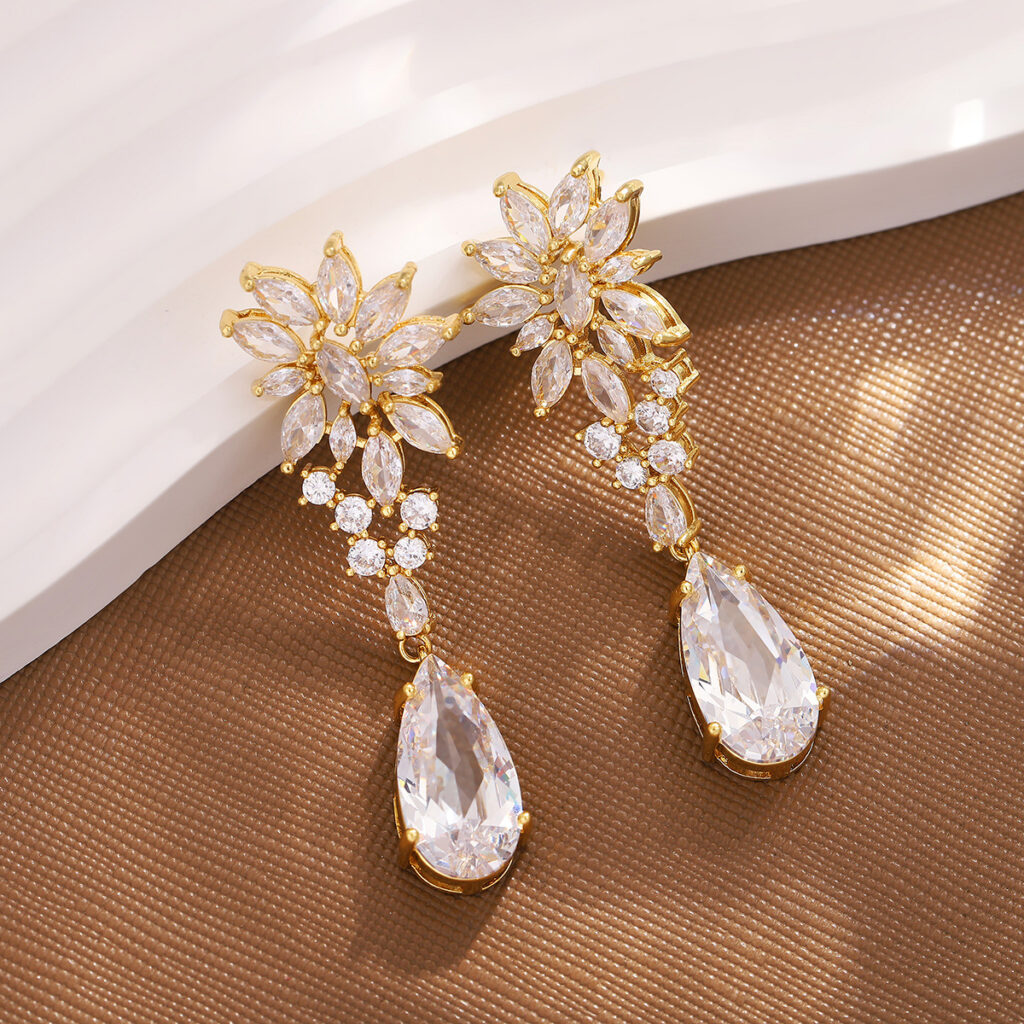 Luxurious Large Zirconium Leaf Petal Waterdrop Party Earrings