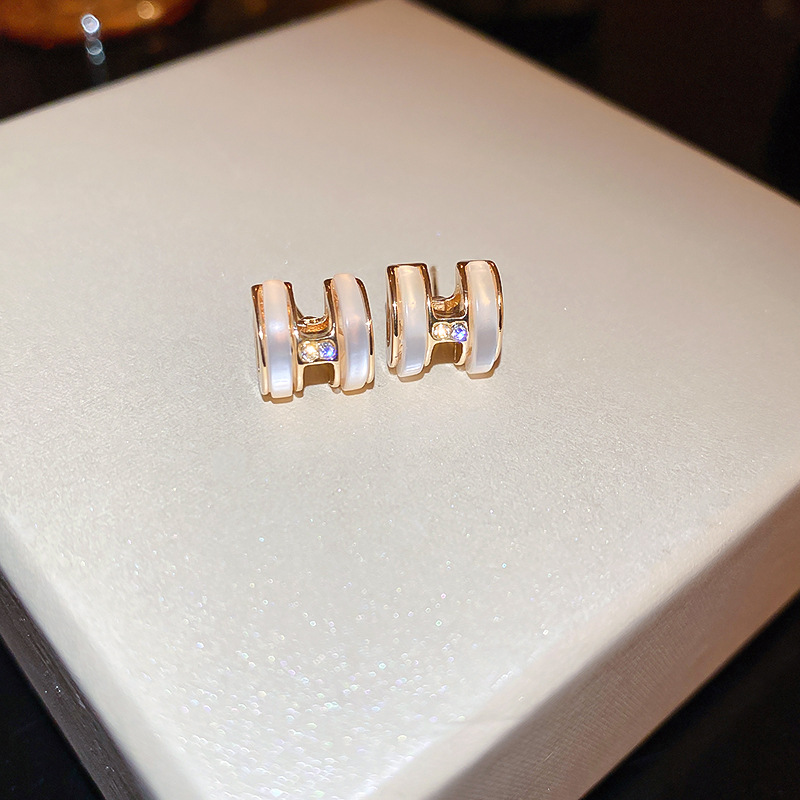 Luxurious Gold-Plated Zirconium Letter "H" Pearl mother-of-pearl stud earrings, S925 silver