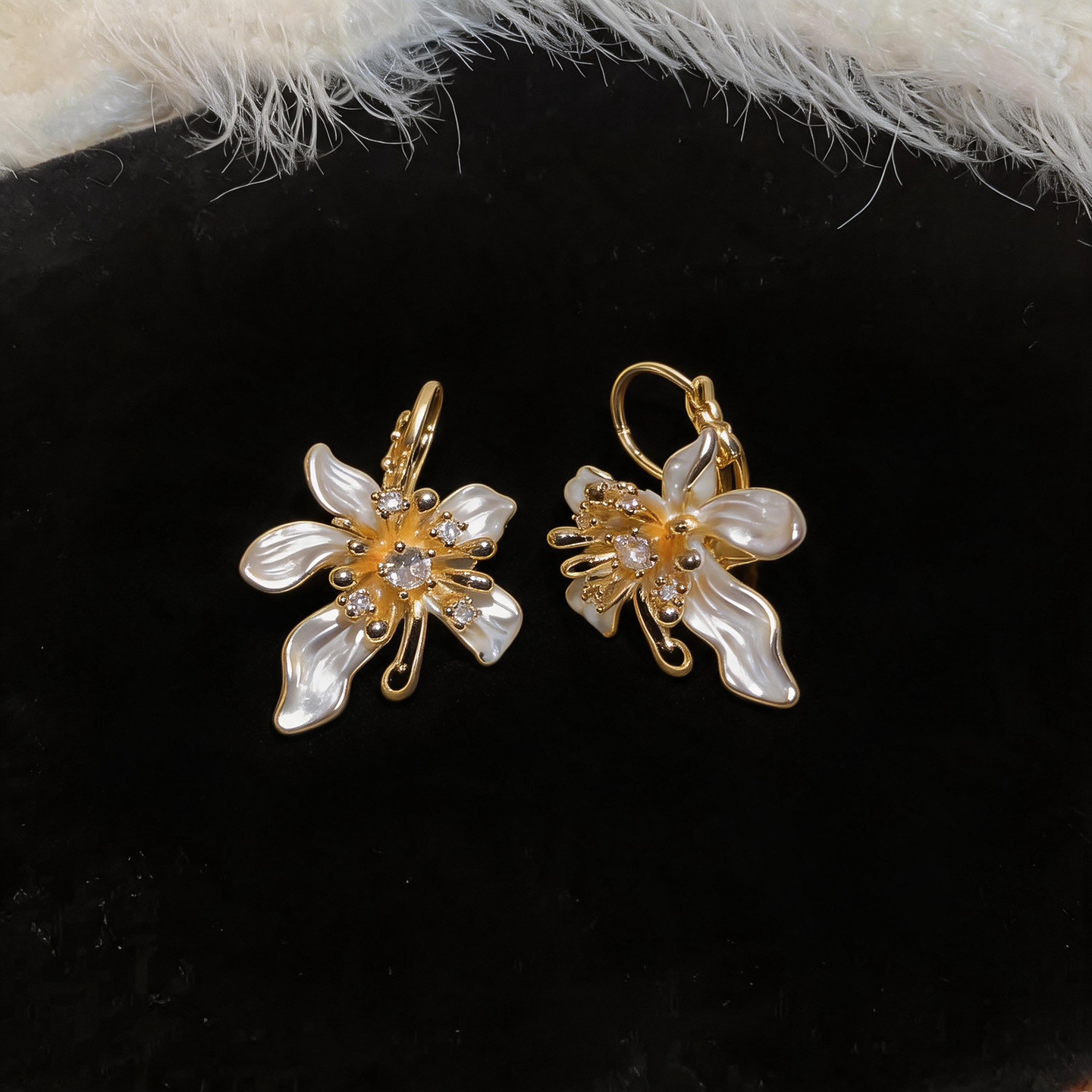 Luxury-Style Pearl Flower Pendant Zircon Earrings image 1