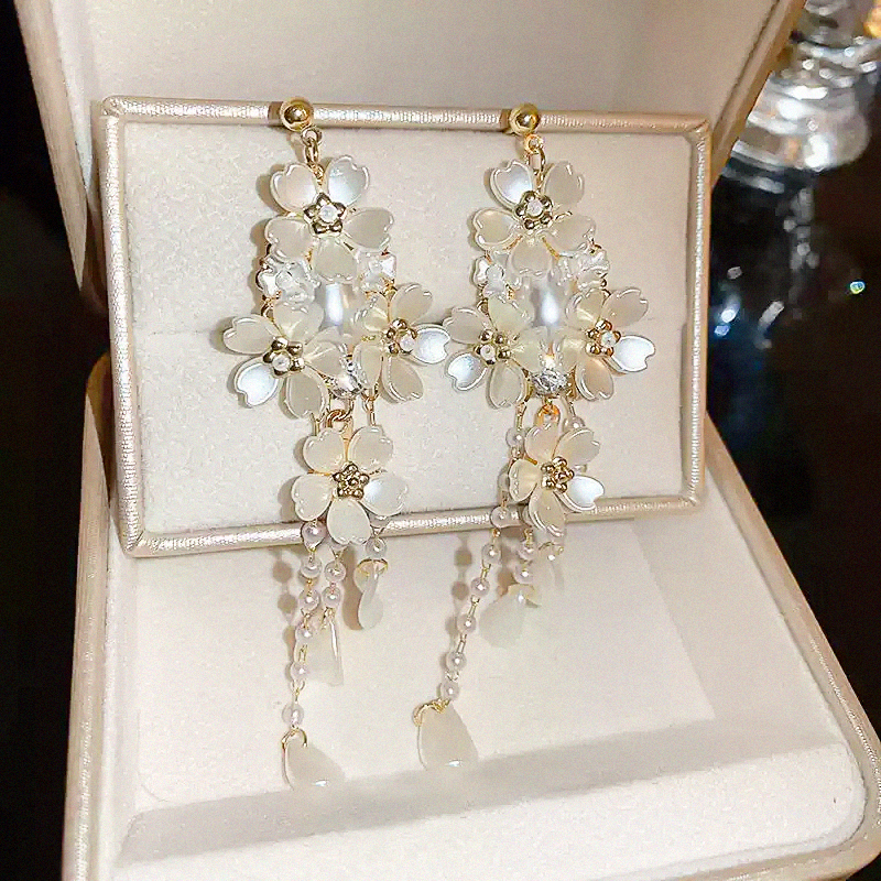 Long-Style Retro Glamorous Sweet Flower Tassel Earrings